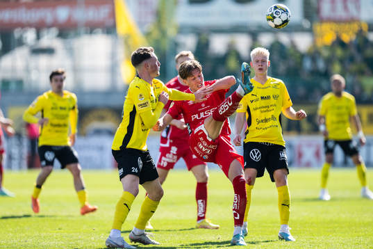 Elfsborgs Noah Söderberg mot Mjällbys Noah Persson och