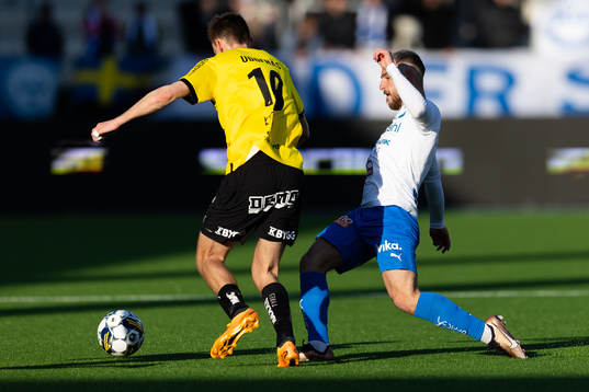 Häckens Oscar Uddenäs och Värnamos Albion Ademi