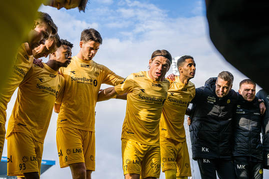Joel Mugisha, Lasse Nordås, Patrick Berg, Amahl Pellegrino, Kjetil Knutsen, head coach of Bodø/Glimt, and Morten Kalvenes, assistant coach of Bodø/Glimt, ahead of the Eliteserien match between Bodø/Glimt and Brann on April 29, 2023 in Bodø.