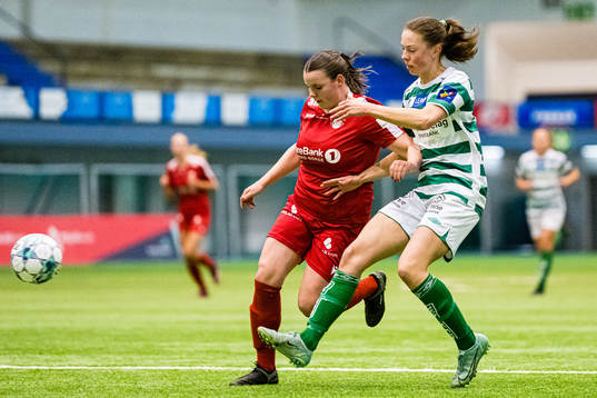 Tuva Angellsen Reiertsen of Grand Bodø and Mari Halgunset of KIL/Hemne