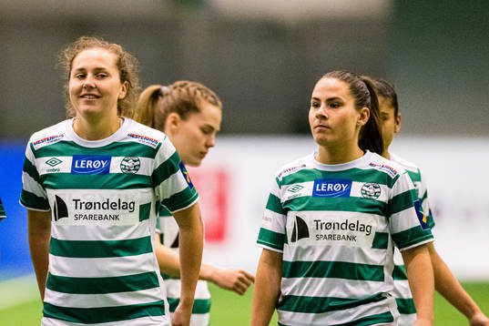 Sofia Susnic Krossøy and Marita Olsen of KIL/Hemne ahead of