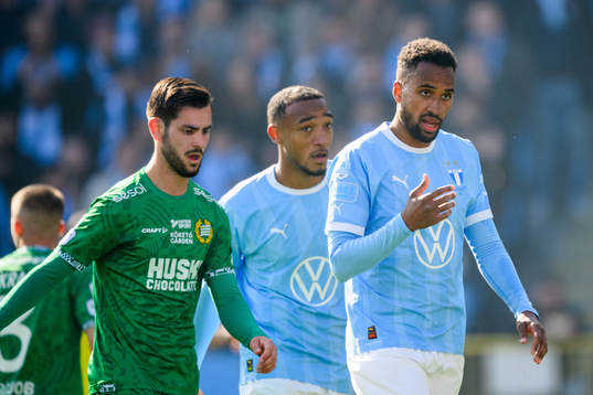 Hammarbys Adi Nalic och Malmö FFs Derek Cornelius och