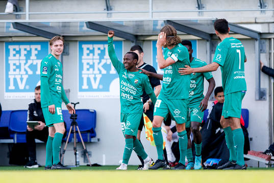 Ljungskiles John Thomas Kamara jublar efter 1-2