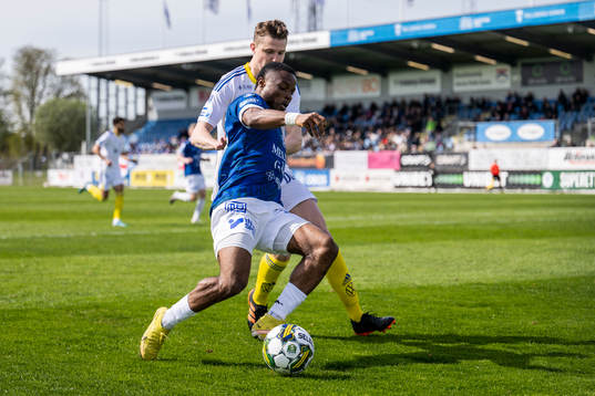 Trelleborgs Henry Offia och GIF Sundsvalls Fredrik Lundgren