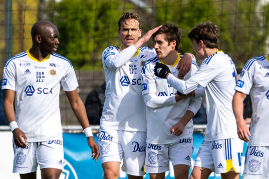 GIF Sundsvalls Pontus Engblom och Johan Bengtsson jublar efter 3-3
