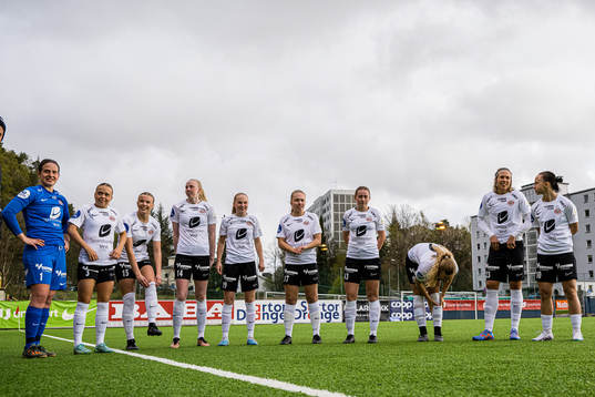 Ida Norstrøm, Marie Rekdal Johannsdottir, Helle Stenersen, Tomine Svendheim, Sigrid Kristina Reidun Aas, Kaia Bjelde Hjelmhaug, Malin Book Dalsgård, Lena Soleng Hansen and Miljana Ivanovic of Arna-Bjørnar ahead of the Toppserien football match between Brann and Arna-Bjørnar on May 2, 2023 in Bergen.