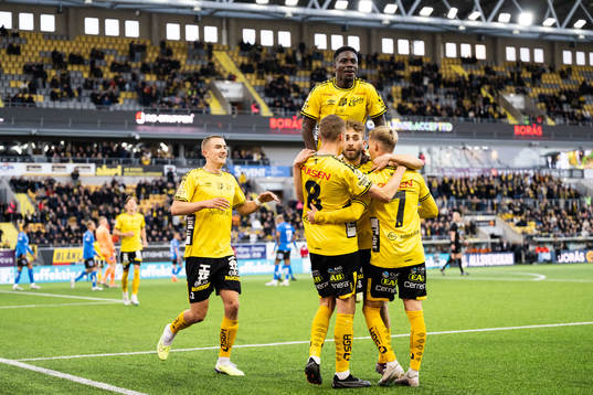 Elfsborgs Jacob Ondrejka jublar med lagkamrater efter 5-1