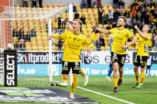 Elfsborgs Jacob Ondrejka jublar med lagkamrater efter 5-1