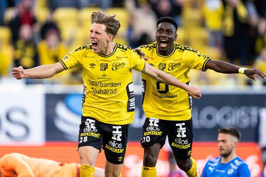 Elfsborgs Noah Söderberg och Michael Baidoo jublar