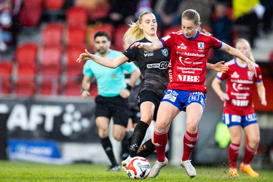 Växjö DFFs Olivia Mattsson och Vittsjös Linda Sällström