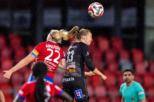Vittsjös Sandra Adolfsson och Växjö DFFs Elin Nilsson