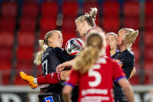 Växjö DFFs Thea Öhman och Emma Pennsäter