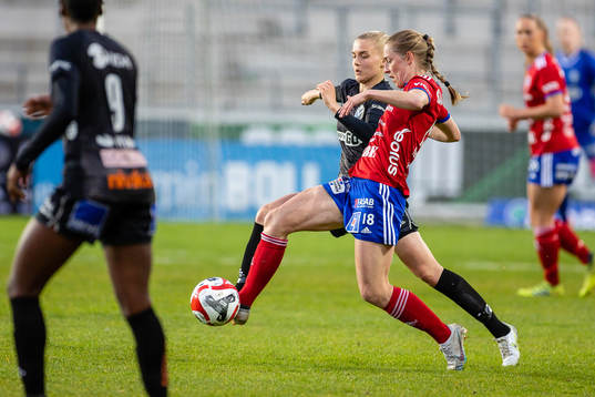 Växjö DFFs Olivia Mattsson och Vittsjös Linda Sällström