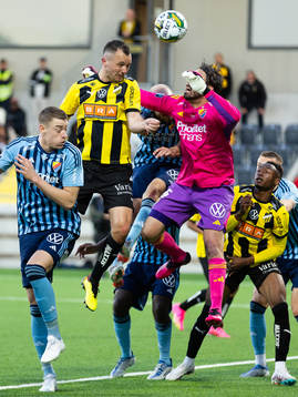Häckens Even Hovland nickar in 3-1 i mål bakom Djurgårdens målvakt Tommi Vaiho