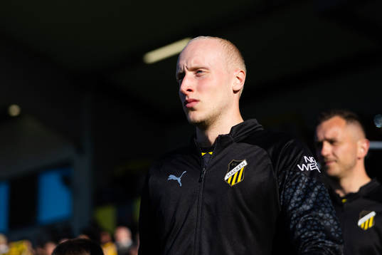 Häckens Valgeir Fridriksson på väg ut till line up innan fotbollsmatchen i Allsvenskan mellan Häcken och Djurgården den 3 maj 2023 i Göteborg. 