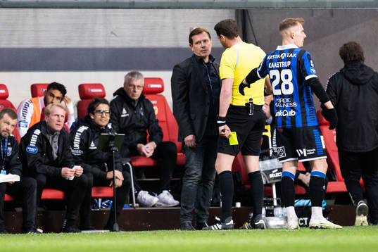 Sirius tränare Christer Mattiasson tilldelas gult kort av