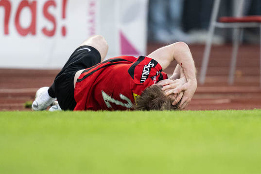 Brommapojkarnas Tim Waker har ont