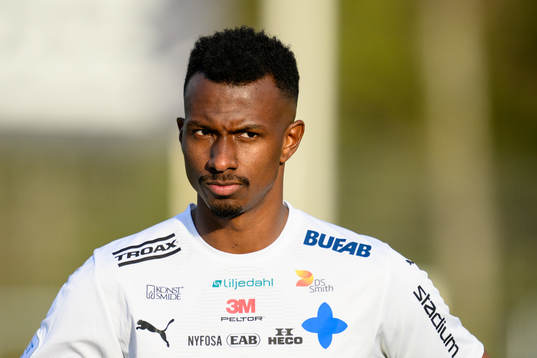 Värnamos Bernardo Vilar Estevao Jeronimo vid lineup innan fotbollsmatchen i Allsvenskan mellan Värnamo och Brommapojkarna den 4 maj 2023 i Värnamo. 