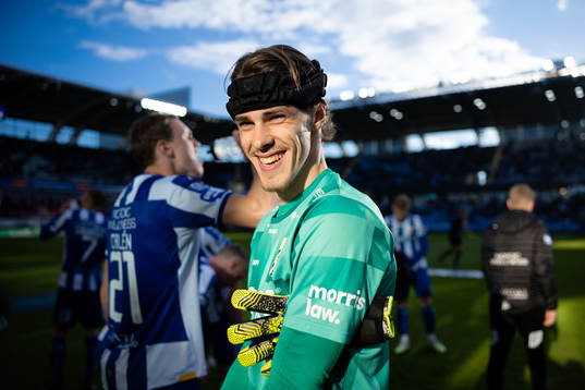IFK Göteborgs målvakt Adam Benediktsson innan fotbollsmatchen i Allsvenskan mellan IFK Göteborg och Degerfors den 4 maj 2023 i Göteborg. 