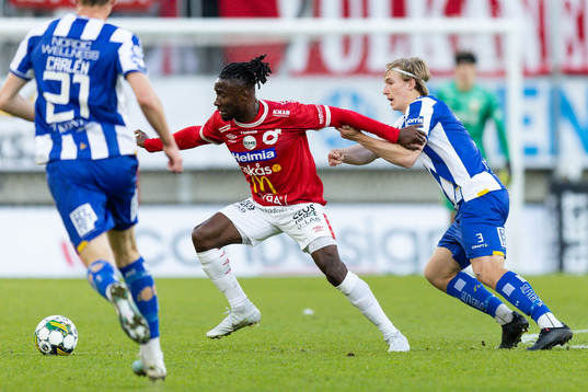 Degerfors Fortune Akpan Bassey och IFK Göteborgs Johan Bångsbo