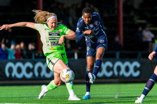 Kristianstads Hlin Eiriksdottir och FC Rosengårds Halimatu Ibrahim Ayinde