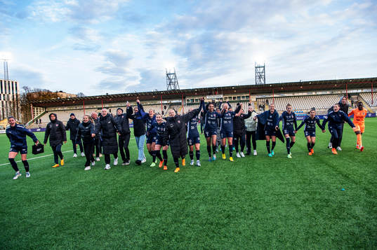 FC Rosengårds spelare jublar