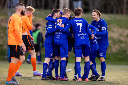 Hovshagas spelare jublar efter 2-1