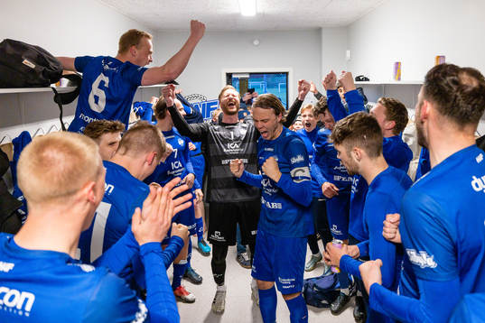 Hovshagas spelare jublar