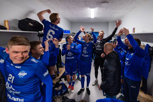 Hovshagas spelare jublar