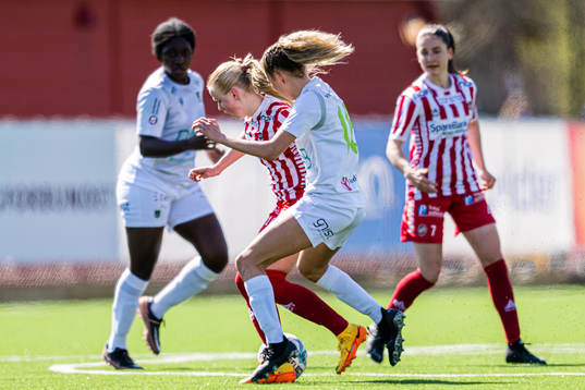 Elea Synnøve Johansen of TIL 2020 and Ine Strømstad Berre of Øvrevoll Hosle
