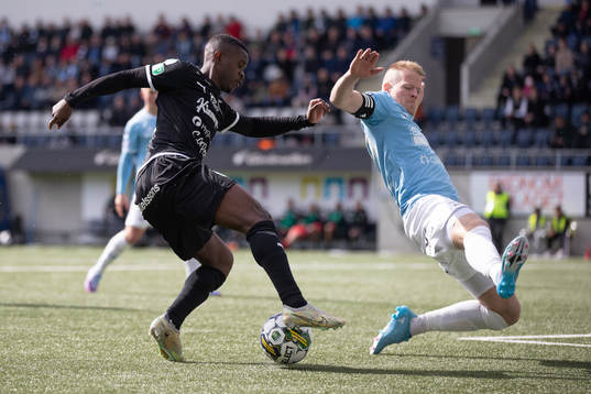 Västerås SKs Jaheem Burke och Gefles Martin Rauschenberg Brorsen