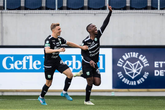 Västerås SKs Jaheem Burke jublar efter 0-2