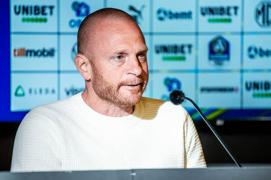 AIKs tränare Andreas Brännström på en presskonferens