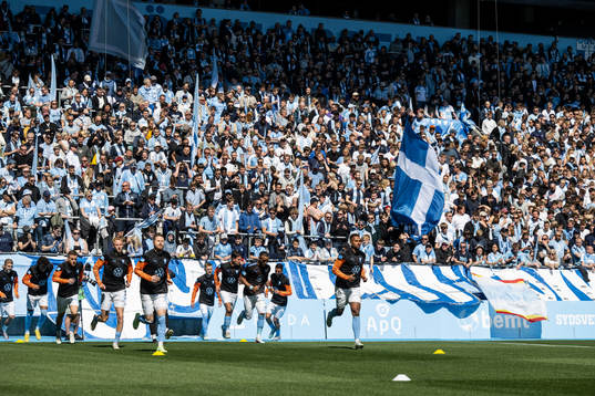 Malmö FFs spelare värmer upp