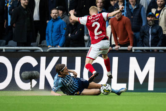 Djurgårdens Elias Andersson och Kalmars Axel Lindahl