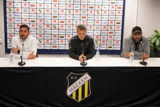 Hammarbys tränare Pablo Pinones-Arce, Häckens tränare Robert Vilahamn  och Häckens Andreas Larsson