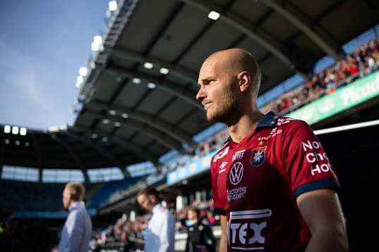 Örgrytes Jonathan Drott på väg ut till line up innan  fotbollsmatchen i Superettan mellan Örgryte och Öster den 8 maj 2023 i Göteborg. 