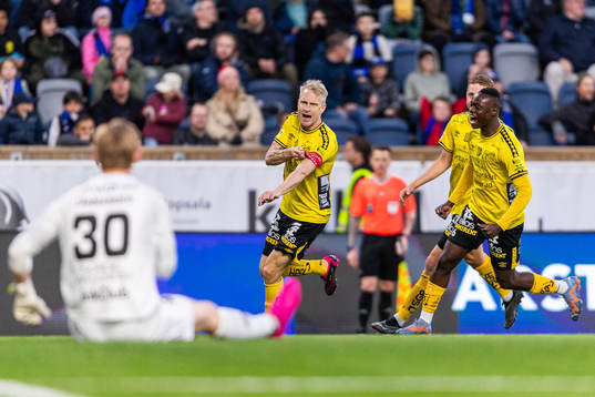 Elfsborgs Johan Larsson jublar