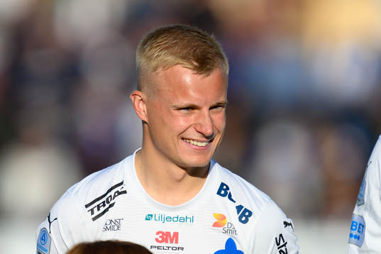 Värnamos Viktor Bergh vid lineup innan fotbollsmatchen i Allsvenskan mellan Värnamo och Varberg den 9 maj 2023 i Värnamo. 