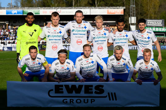 Värnamos startelva innan fotbollsmatchen i Allsvenskan
