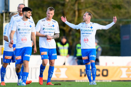 Värnamos Gustav Engvall jublar efter 3-1