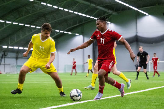 Melker Sangwill och Bradley Takamo