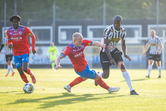 Helsingborgs Philip Rejnhold och Landskronas Ousmane Diawara