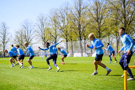 Spelarna värmer upp