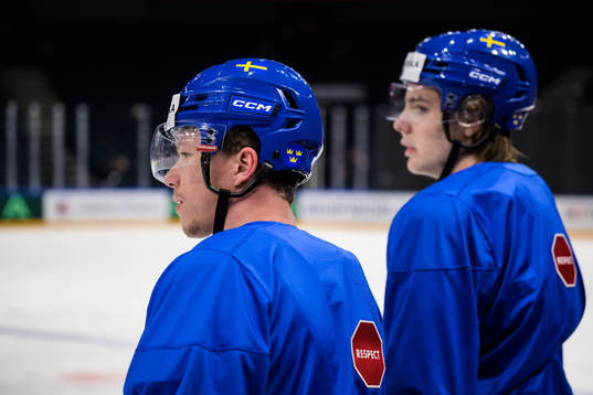 Lucas Raymond and Leo Carlsson of Sweden at a practice