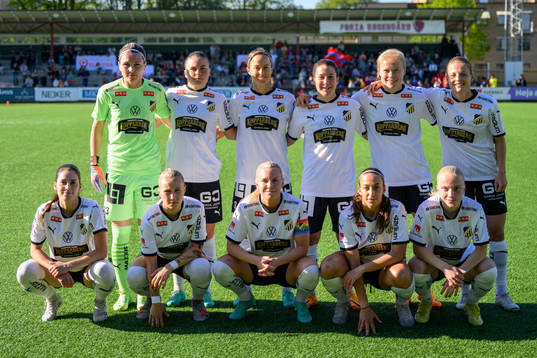 Häckens startelva innan fotbollsmatchen i Damallsvenskan mellan FC Rosengård och Häcken den 12 maj 2023 i Malmö. 