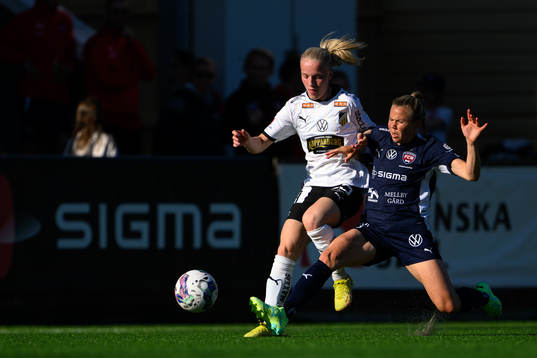 Häckens Anna Sandberg och FC Rosengårds Jessica Wik