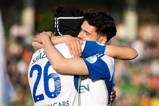 IFK Norrköpings Kristoffer Khazeni jublar med Laorent Shabani efter 1-3