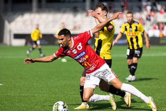 Degerfors Elyas Bouzaiene och Häckens Lars Olden Larsen