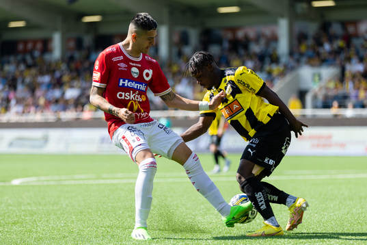 Häckens Ibrahim Sadiq och Degerfors Diego De Jesus Campos Ballestero